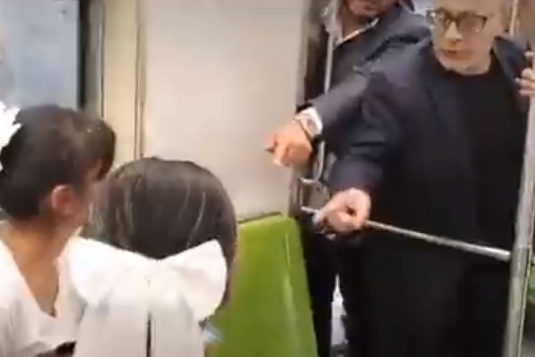 Aclaran polémico video de jóvenes dormidas en el Metro CDMX