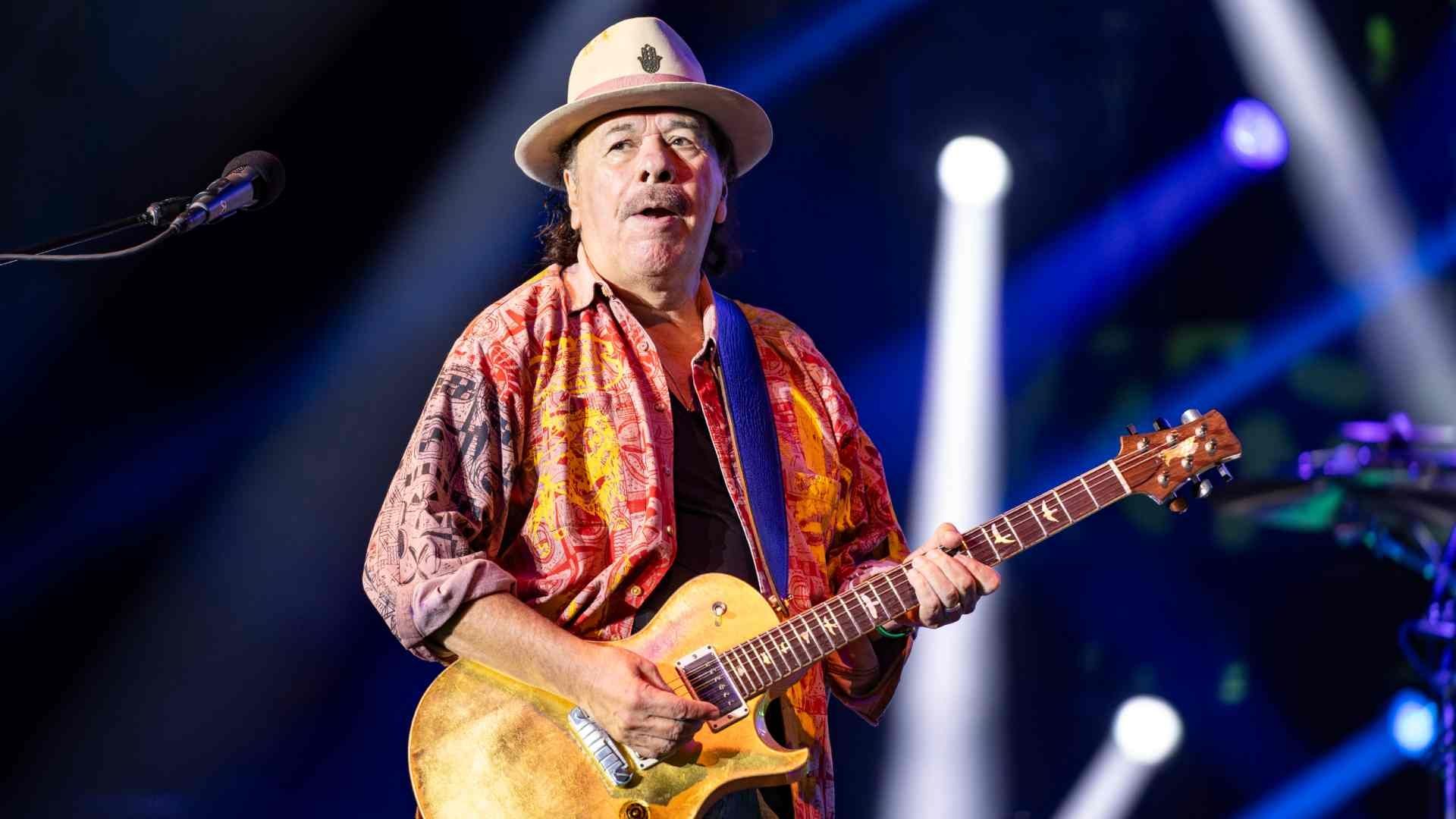 En el documental, Carlos Santana cuenta cómo sus padres influyeron en su vida y profesión. Foto: AP | Archivo