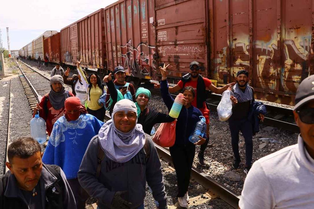 Andrés Manuel López Obrador cuestionó la falta de un plan internacional para ayudar a los países a sacar a sus ciudadanos de la pobreza y así evitar un factor clave de migración