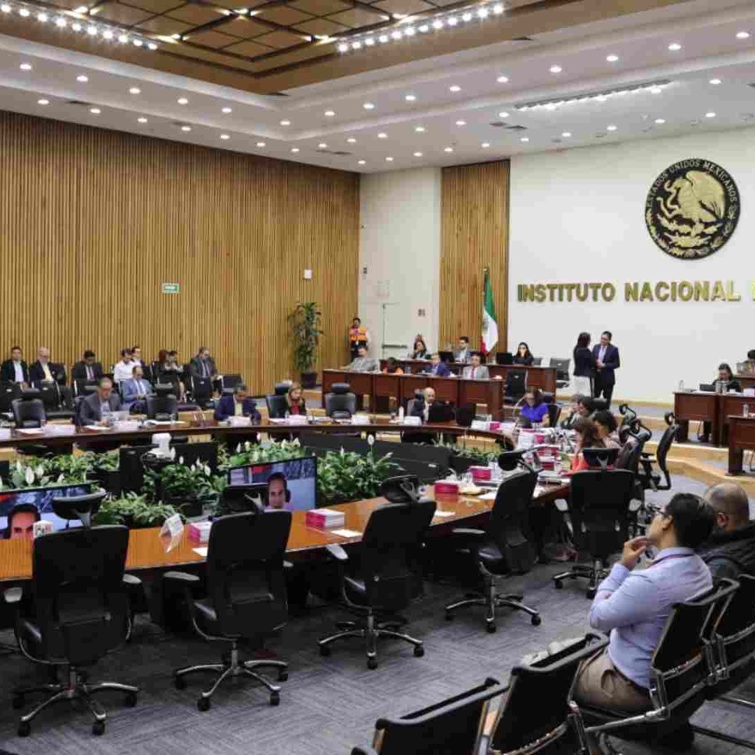 Consejeros durante sesión del Instituto Nacional Electoral (INE)