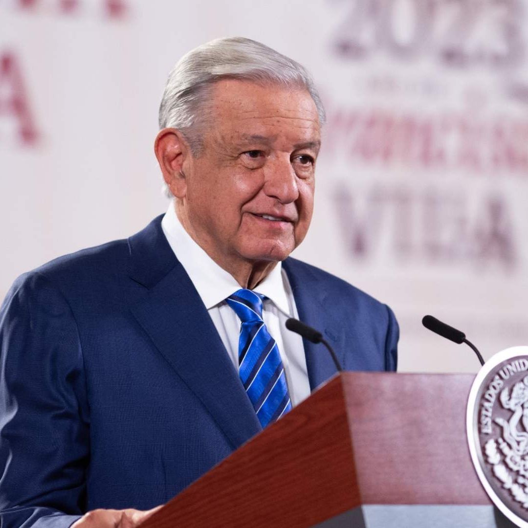 Andrés Manuel López Obrador dijo que acatará medida del INE.
