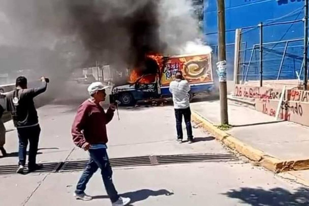 Los estudiantes exigen la entrega de información del ejército a padres de los normalistas desaparecidos el 26 de septiembre de 2014
