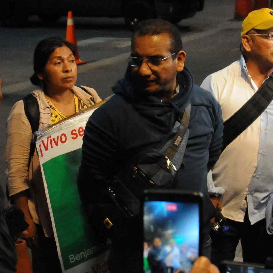 Los padres de los 43 normalistas de Ayotzinapa tras la reunión en Palacio Nacional.