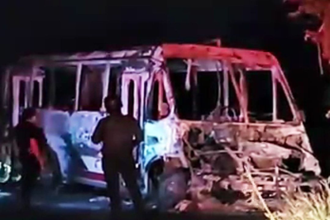 Reportan Bloqueos y Quema de Vehículos en Carreteras de Michoacán