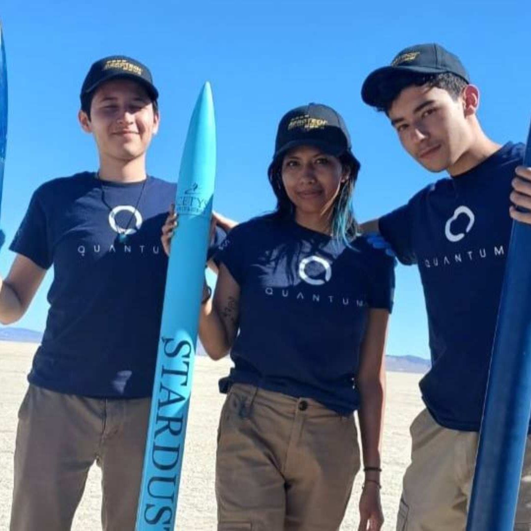 Estudiantes de Tijuana obtienen certificación internacional de cohetería