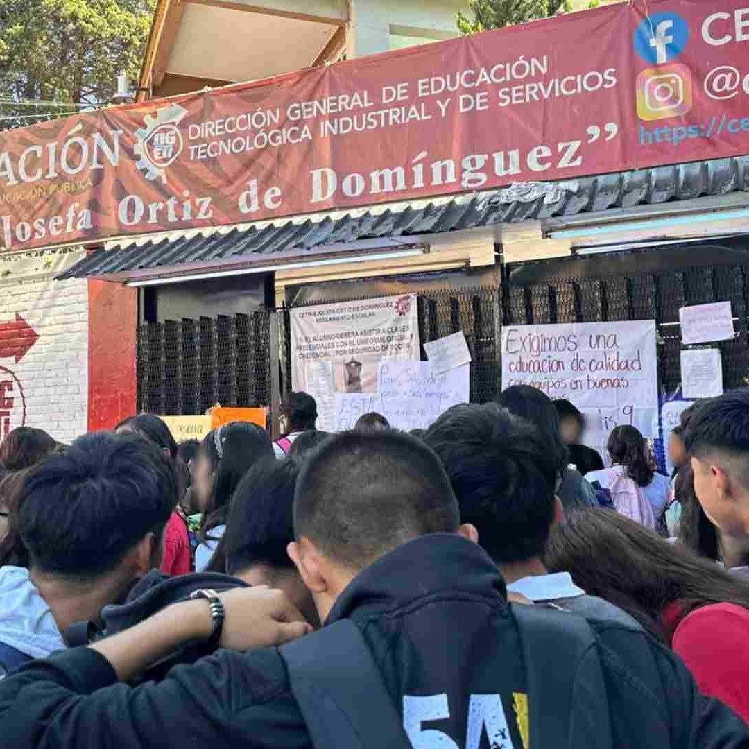 Protesta en CETIS 9 en la alacaldía Cuauhtémoc
