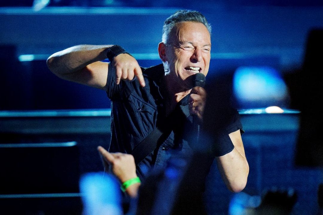 Bruce Springsteen anunció hoy 27 de septiembre de 2023 que pospondrá el resto de las fechas de su gira de 2023