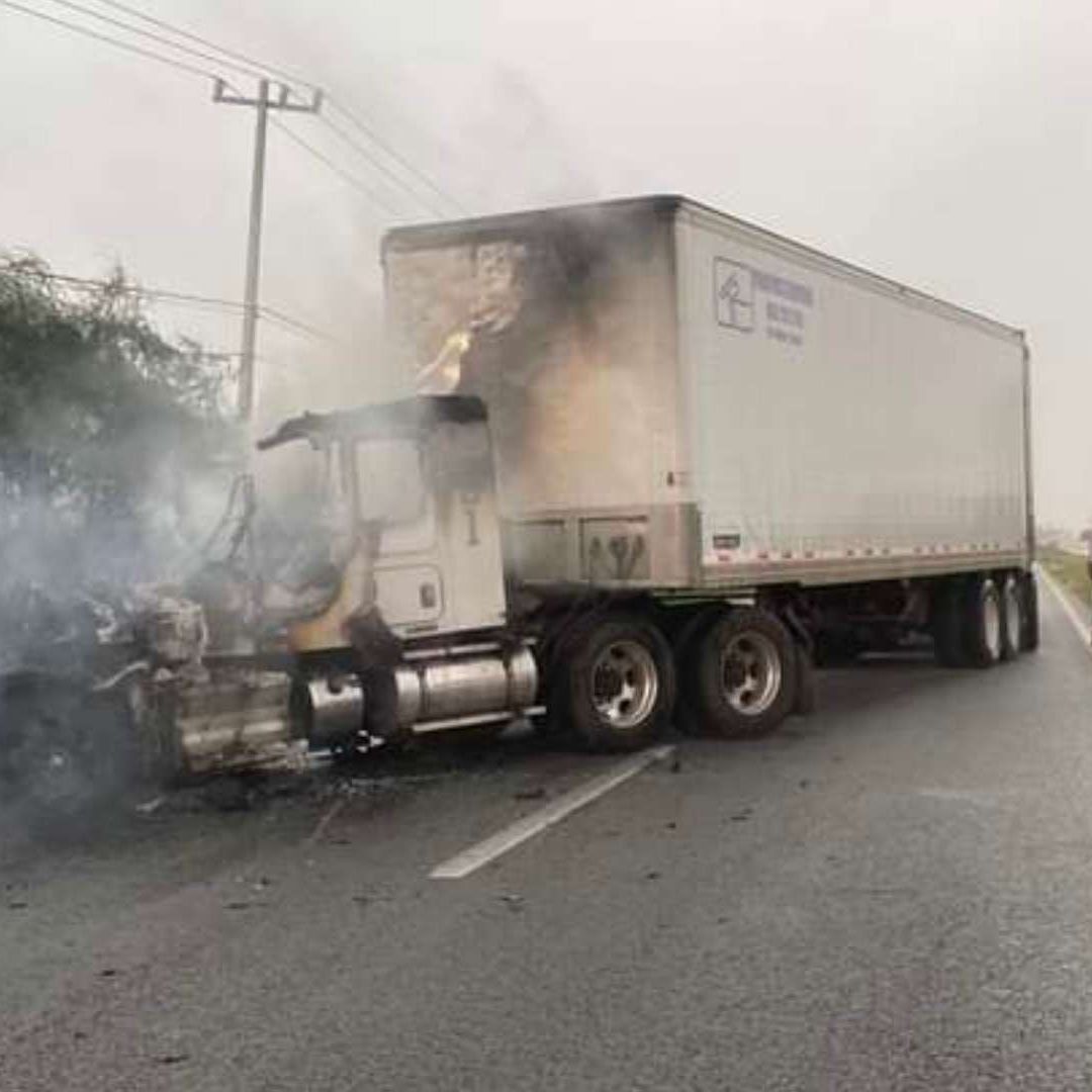 Los bloqueos ocurren en carretera nacional a la altura del municipio de Hualahuises.