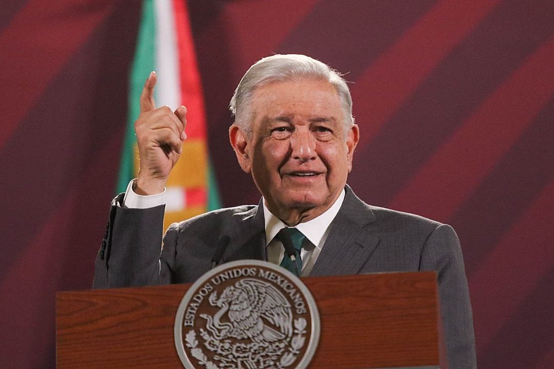 El presidente Andrés Manuel López Obrador presenta su mañanera desde Palacio Nacional