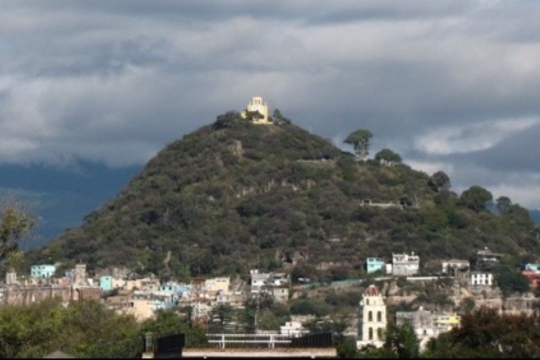 Hallan Templo Prehispánico en la Cima del Cerro San Miguel, en Atlixco, Puebla