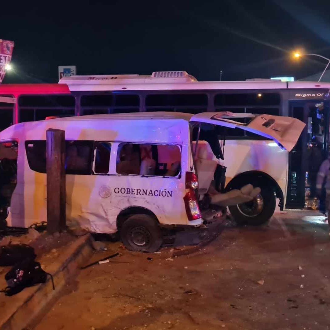 Accidente entre unidad de INAMI y camión deja 12 migrantes lesionados en Mexicali
