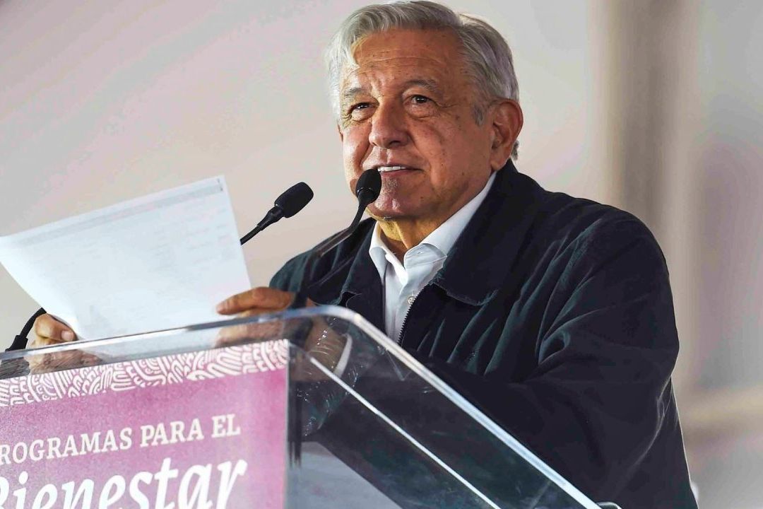 AMLO espera que pago de la Pensión Bienestar sea quincenal o mensual