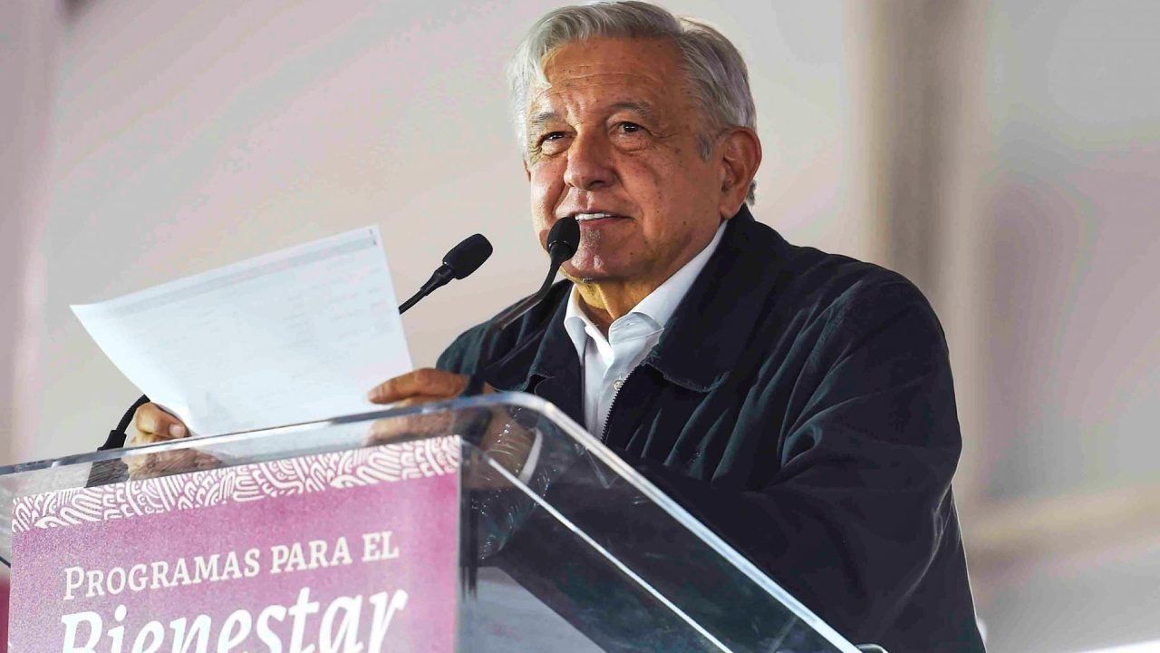 AMLO espera que pago de la Pensión Bienestar sea quincenal o mensual