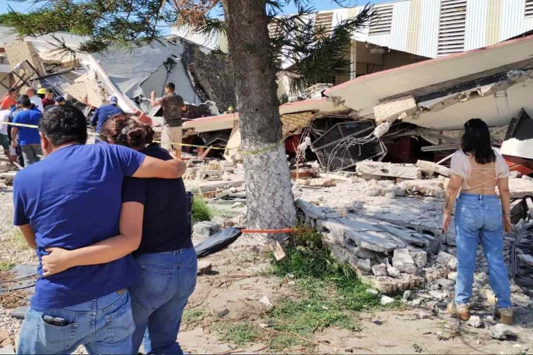 Video del derrumbe de iglesia de la Santa Cruz en Ciudad Madero, Tamaulipas