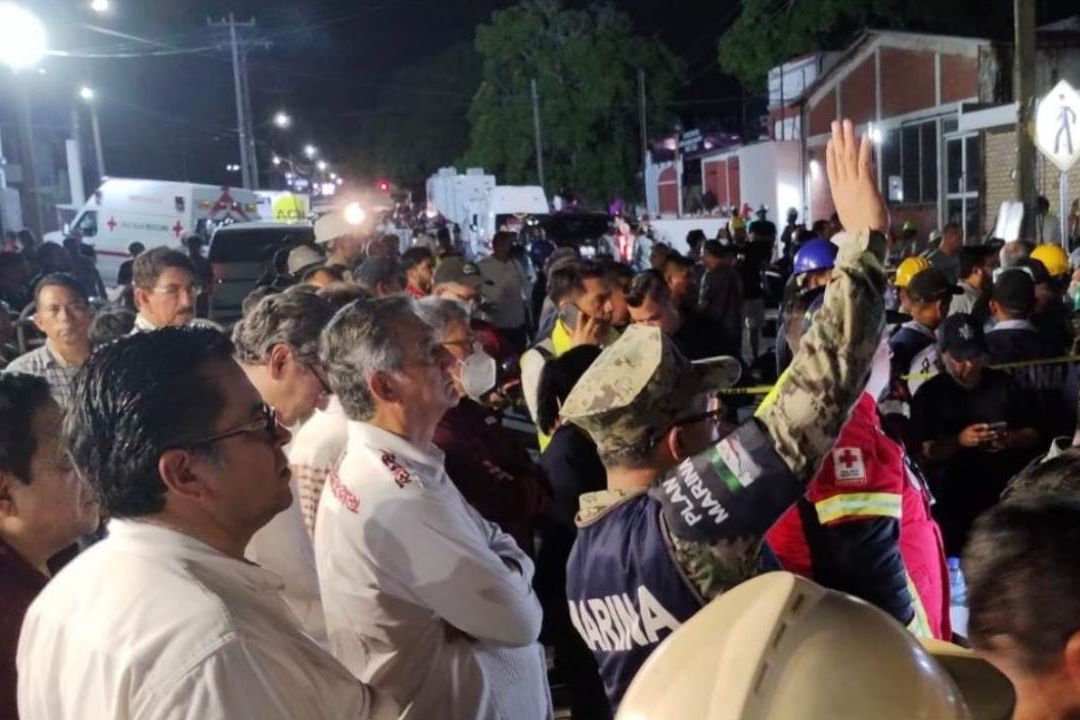 Una cámara de seguridad captó el momento preciso del colapso del techo de la iglesia