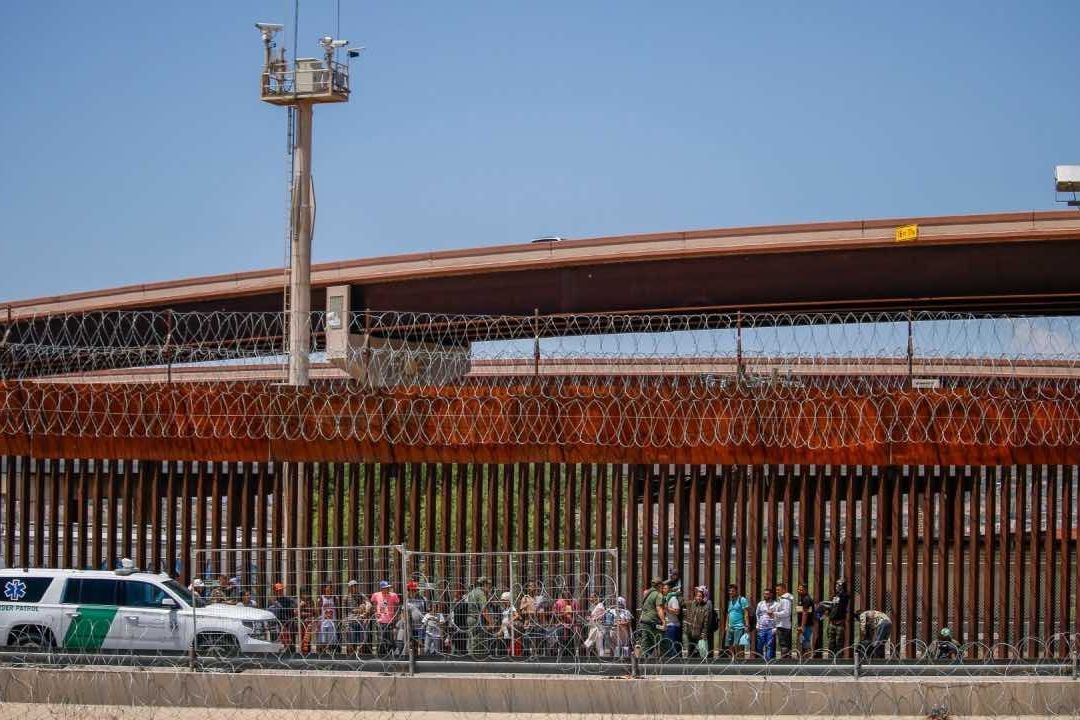 Mueren migrantes al ser atropellados en Chihuahua