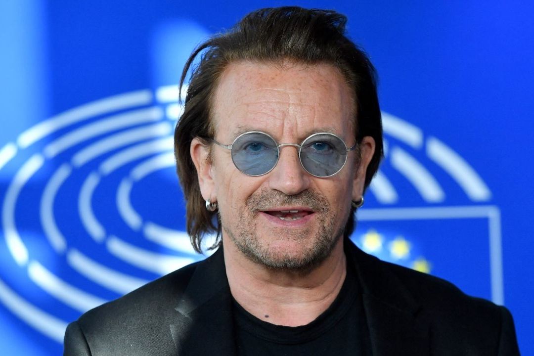 Bono rinde homenaje a fallecidos en festival en Israel