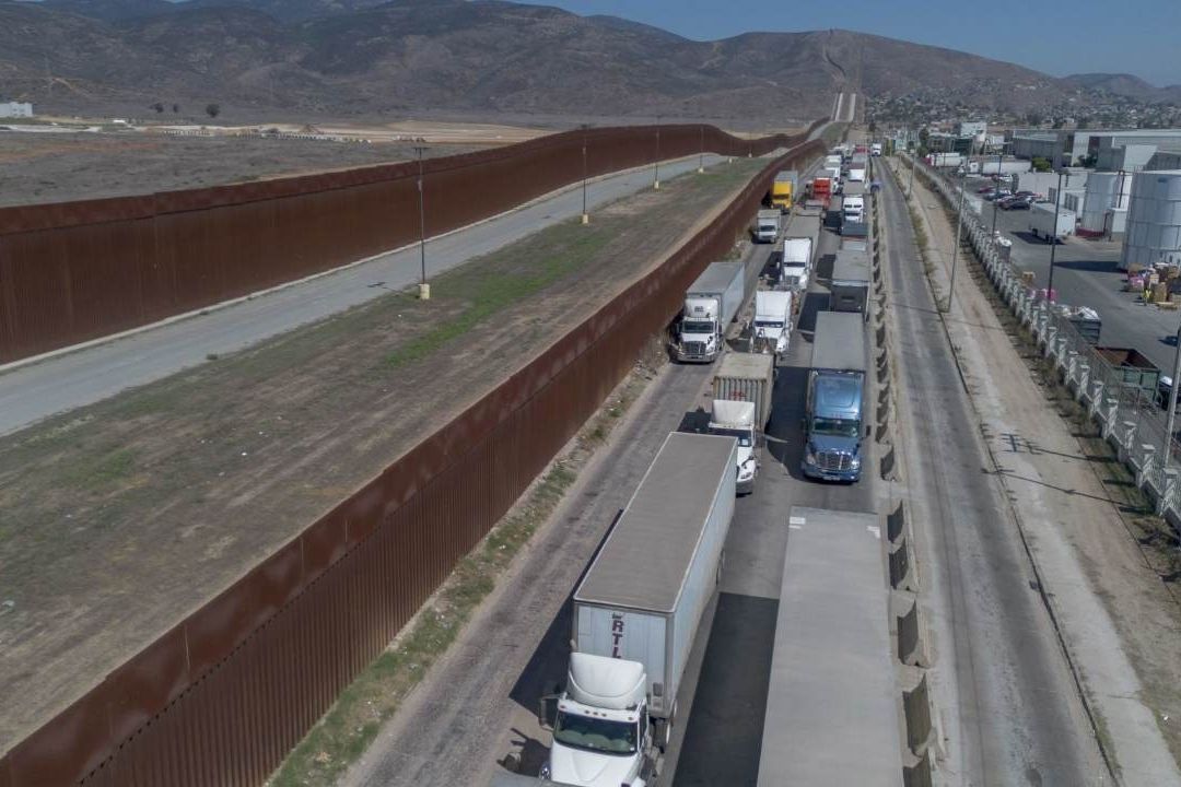 Empresarios denunciaron hoy 9 de octubre de 2023 que la frontera norte de México afronta una escasez de alimentos e inflación por las restricciones impuestas por el Gobierno de Texas