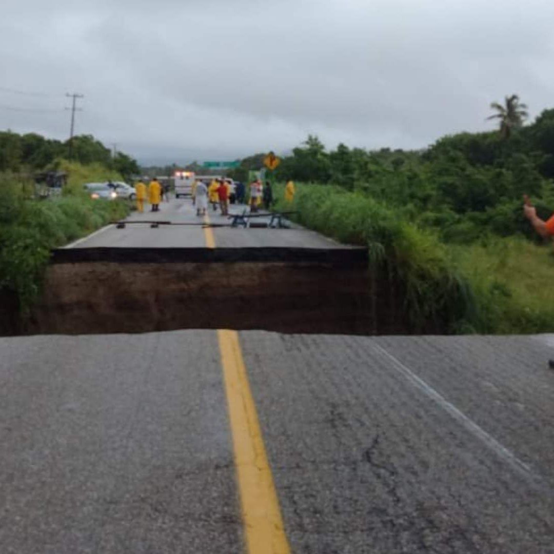La carretera Acapulco-Zihuatanejo, afectada por las lluvias