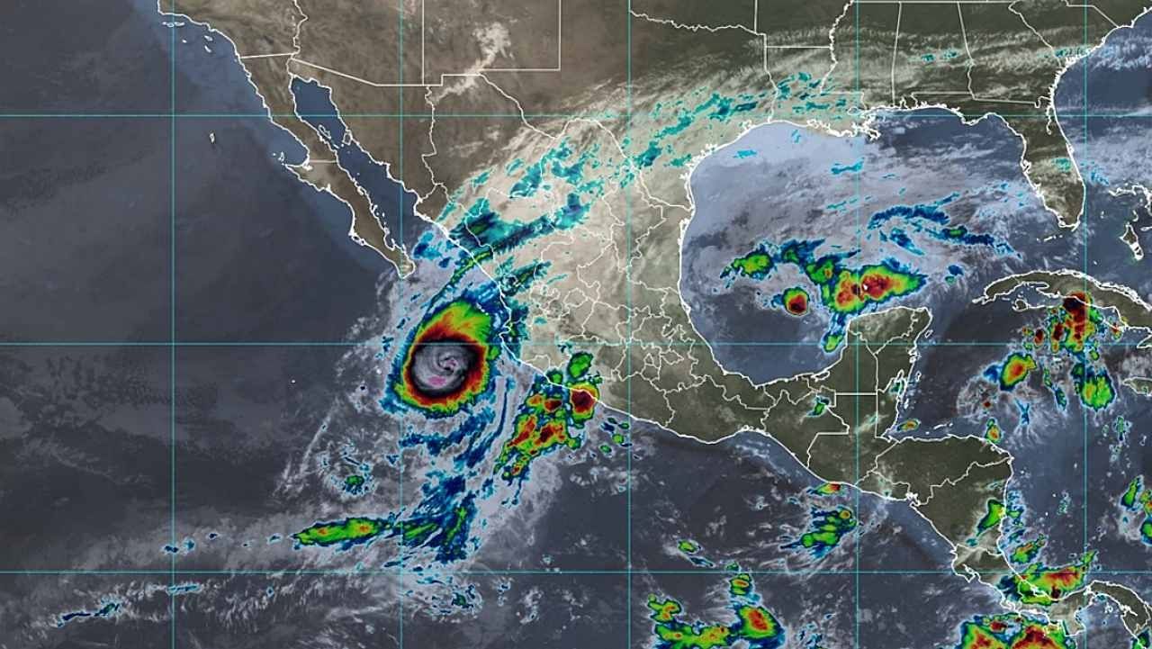 Lidia se fortalece a huracán categoría 2 en el Pacífico mexicano