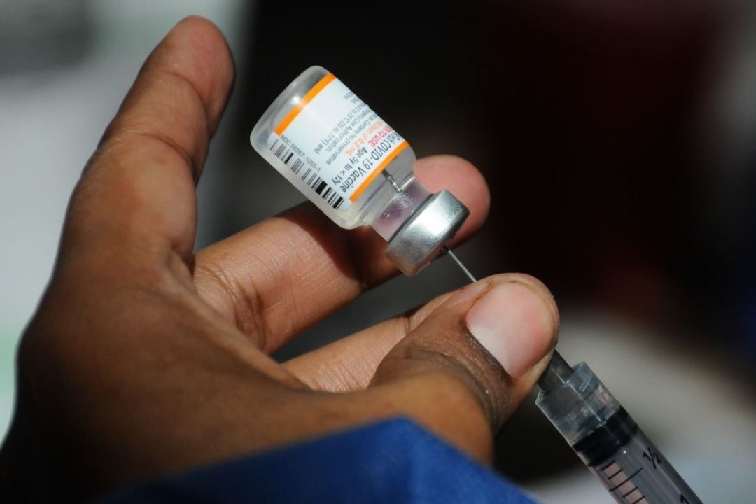 Anuncian fechas para vacunación de refuerzo contra influenza y COVID-19 en CDMX