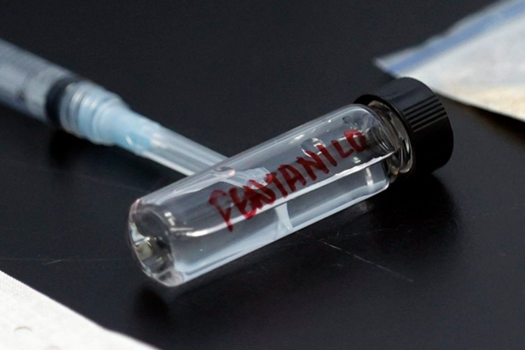 Mujer Falsificó Recetas para Comprar 10,230 Pastillas de Fentanilo