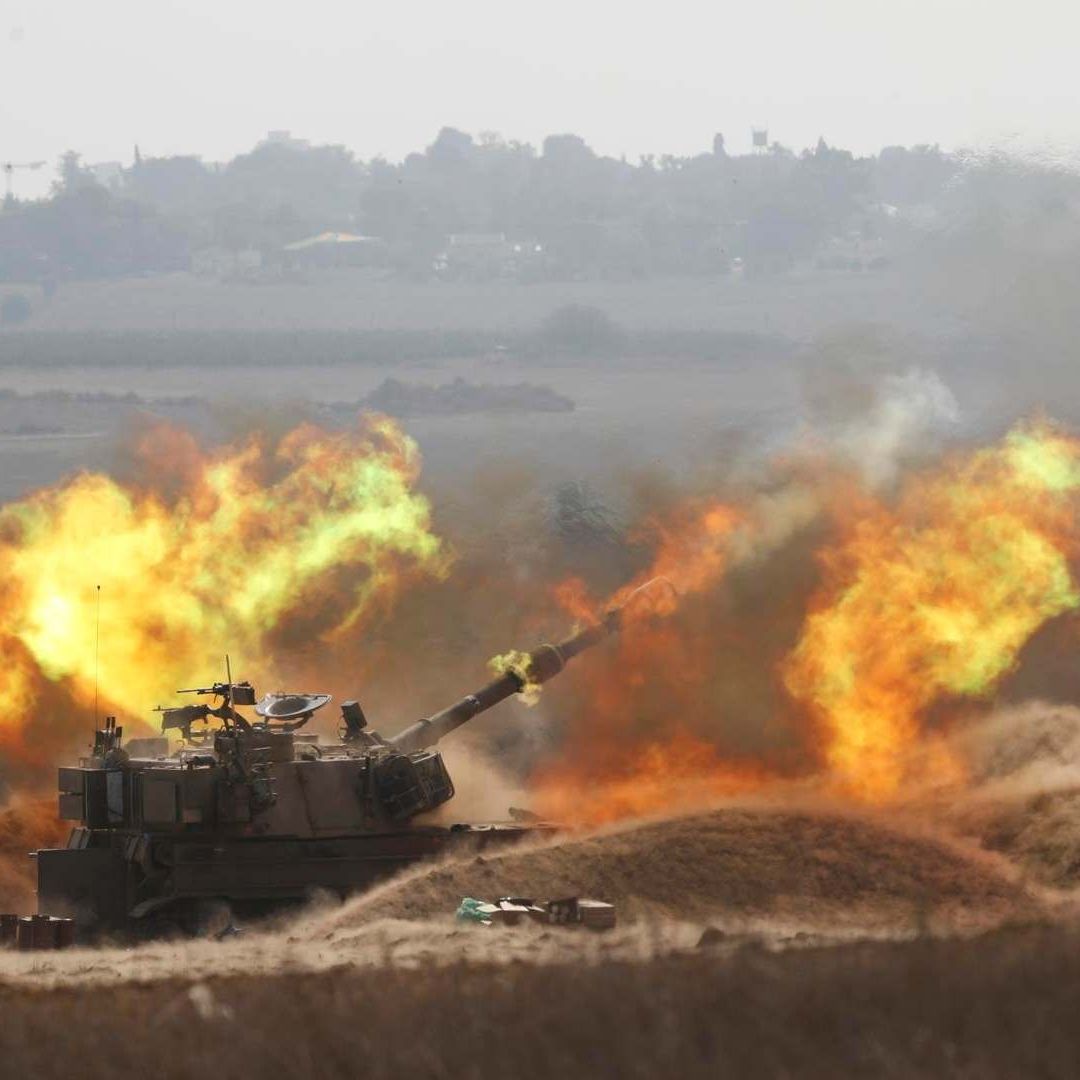 Una unidad de artillería israelí dispara hacia Gaza