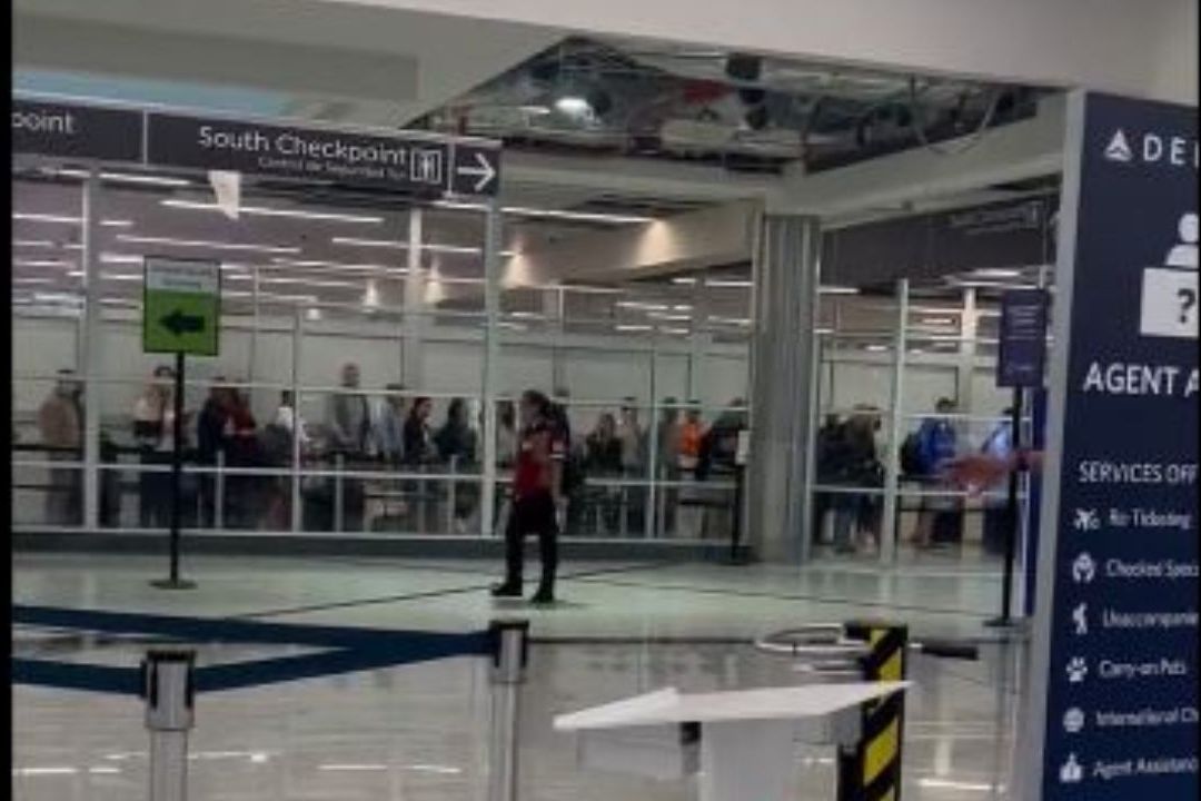 Entre las víctimas se encuentra un teniente de policía quien resultó herido en la pierna mientras intentaba neutralizar a la atacante.