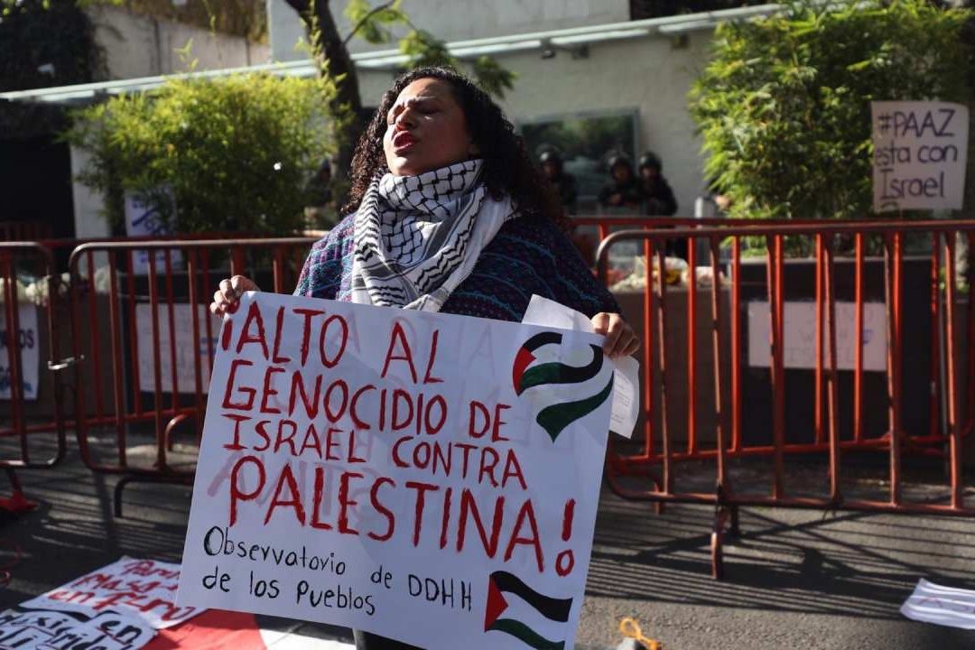 Una de las manifestantes resaltó que a menudo es necesario que ocurra un ataque a Israel para que la atención del mundo se centre en Palestina