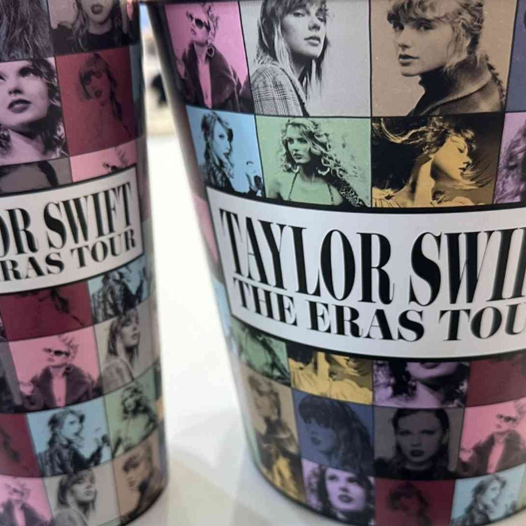 Palomeras y vasos de refresco de la película The Eras Tour