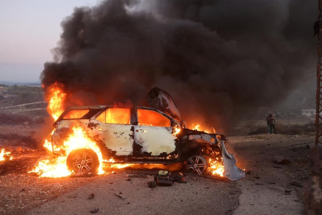El grupo de reporteros se hallaba cerca de Alma al Shaab, en la frontera con Israel, cuando fueron alcanzados por bombardeos transfronterizos