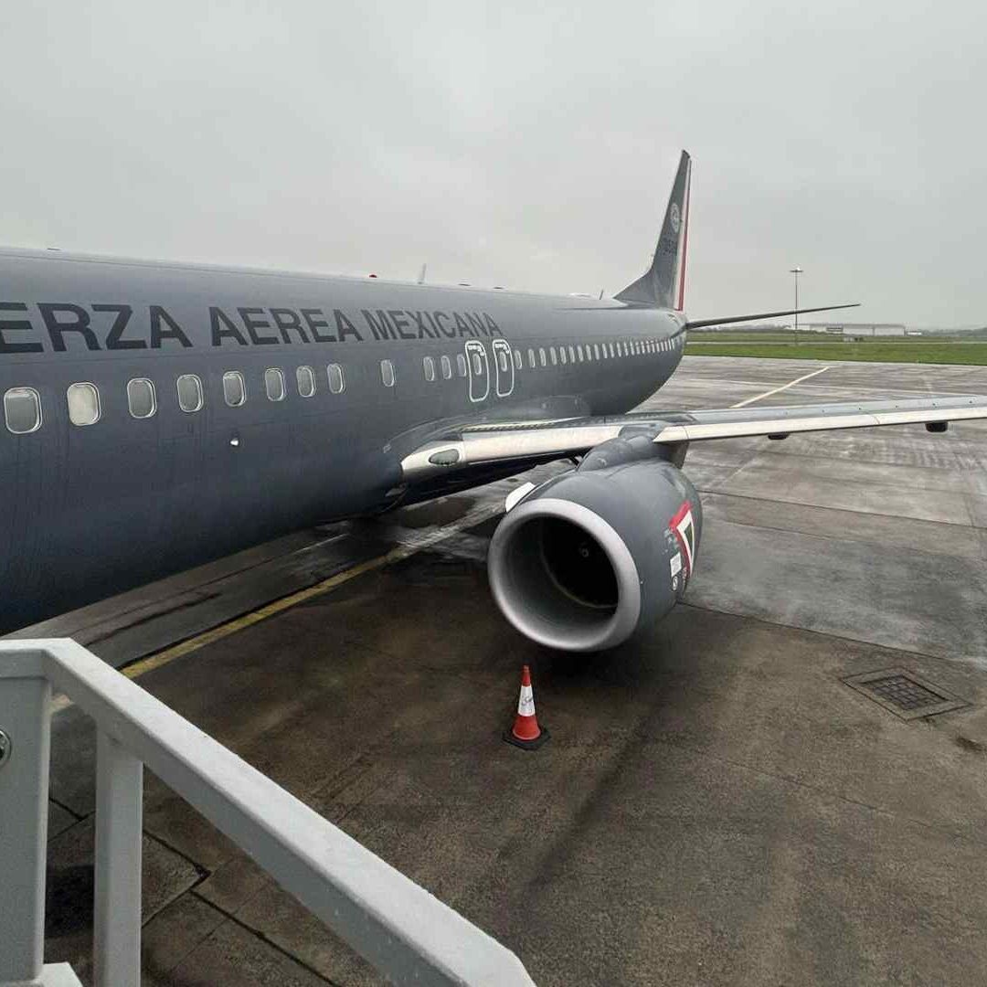 Avión de la Fuerza Aérea Militar en Shannon, Irlanda, el 11 de octubre