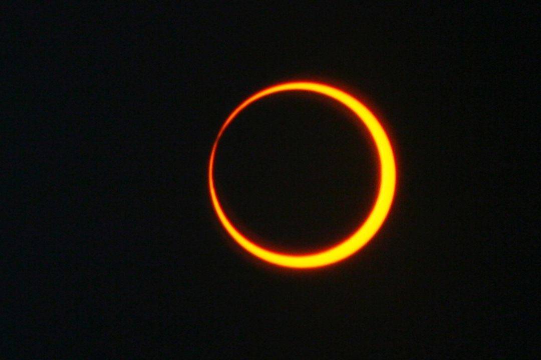 'Anillo de Fuego' del Eclipse Solar Anular Cautiva a Observadores del Cielo en la NASA