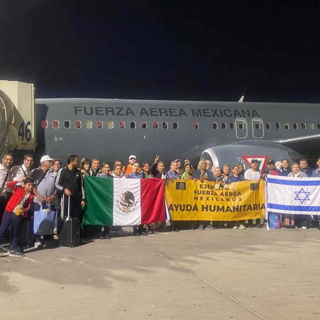 Primer grupo de mexicanos que regresó de Israel a México