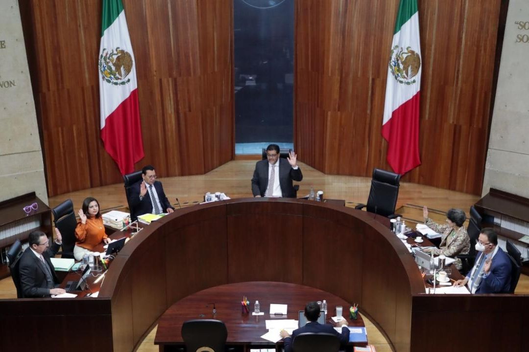 AMLO Cometió Uso Indebido de Recursos Durante Veda Electoral, Señala el TEPJF