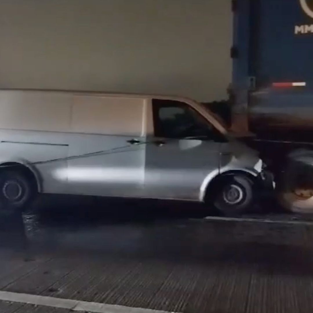 Hombre muere tras impactarse contra tráiler en autopista Córdoba-Orizaba
