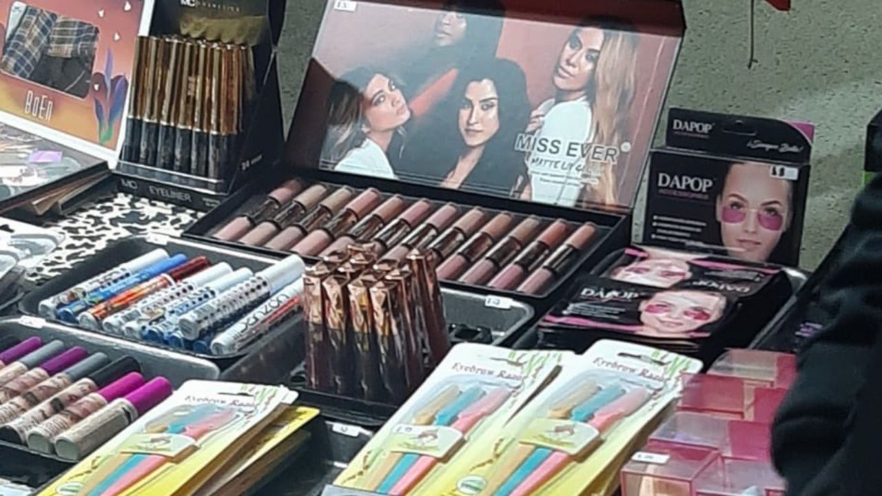 Maquillaje Pirata en México: Hallan Presencia Fecal y Componentes que Dañarían el Rostro
