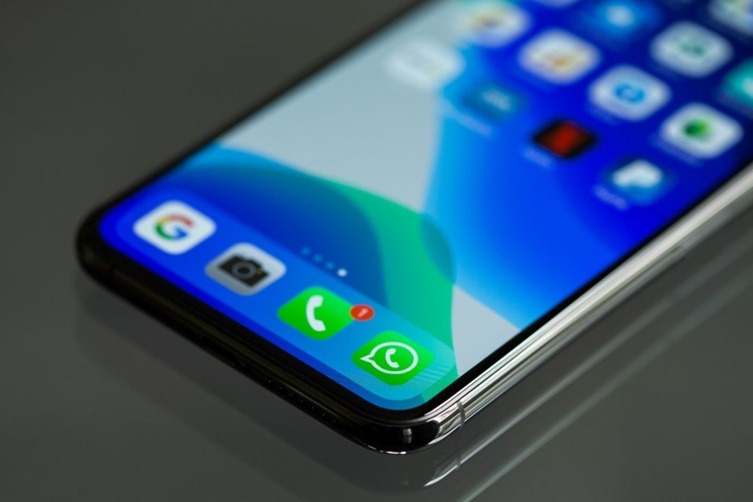 Alertan por hackeo de cuentas de WhatsApp a través de grupos