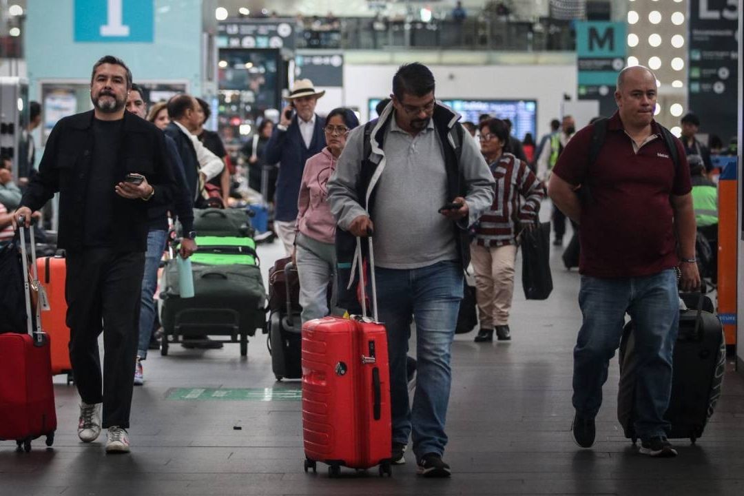 Checa qué vuelos fueron cancelados por el huracán Norma 2023
