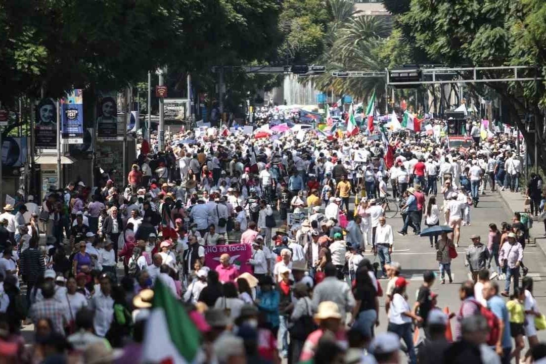 Trabajadores del Poder Judicial Marchan en Contra de la Eliminación de 13 Fideicomisos