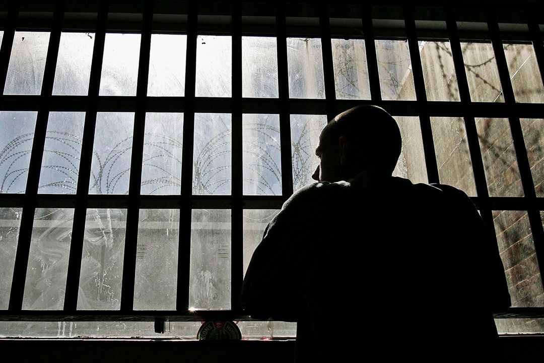 Persona previamente encarcelada enfrenta desafíos laborales