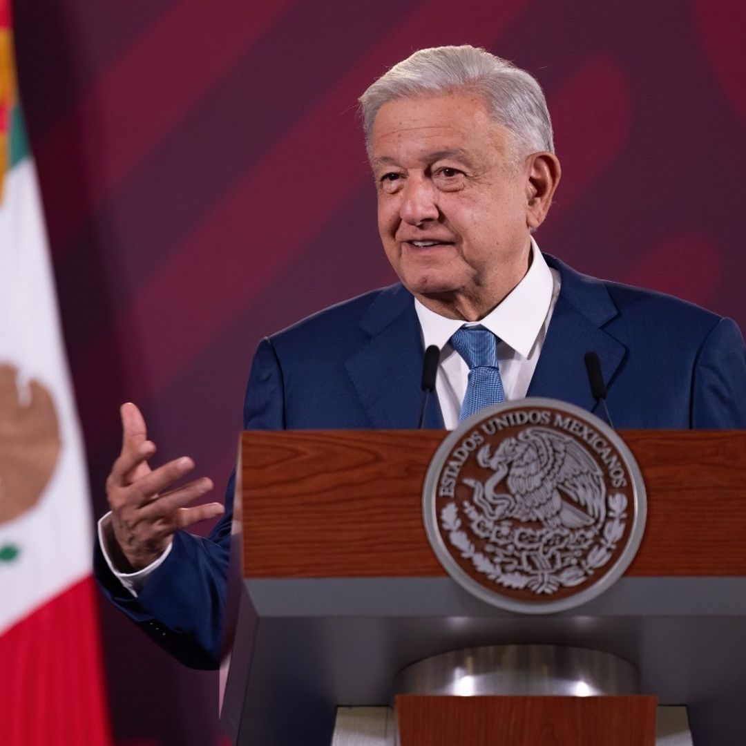 AMLO critica a ministros que asistieron a marcha en defensa de fideicomisos