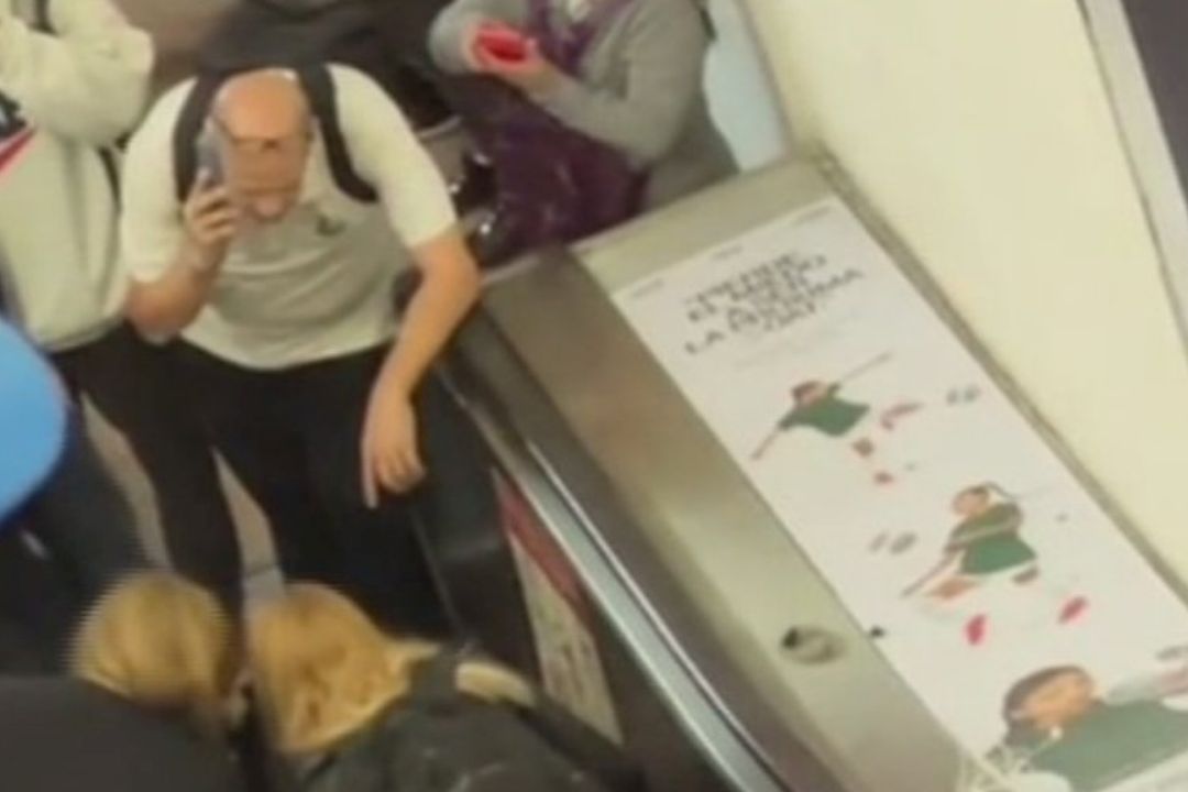 Usuarios del Metro CDMX cayeron en la escalera eléctrica en estación Polanco de la Línea 7 debido a una falla mecánica