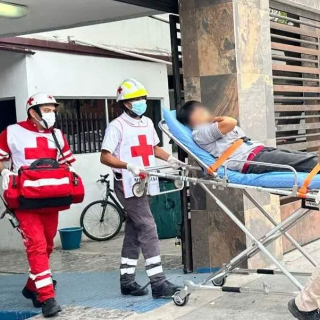 Experimento en Clase de Química Sale Mal y Provoca Explosión en CBTIS
