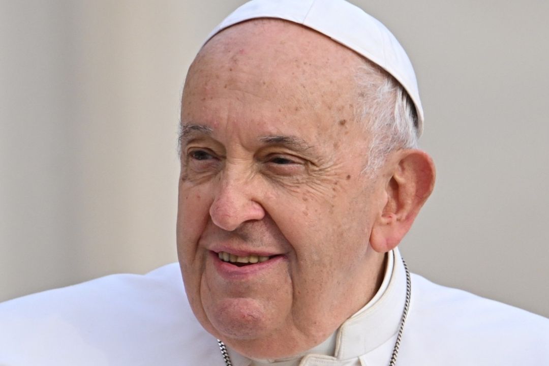 El papa acepta renuncia de obispo en Polonia tras escándalo de fiesta sexual