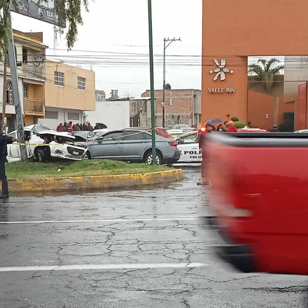 Muere taxista en accidente vehicular sobre la Calzada el Pacifico, en Toluca