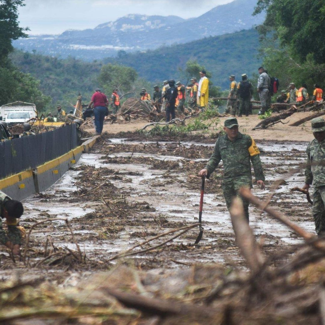 Autopista del Sol quedo cerrada por los deslaves que ocasionaron las lluvias de ‘Otis’