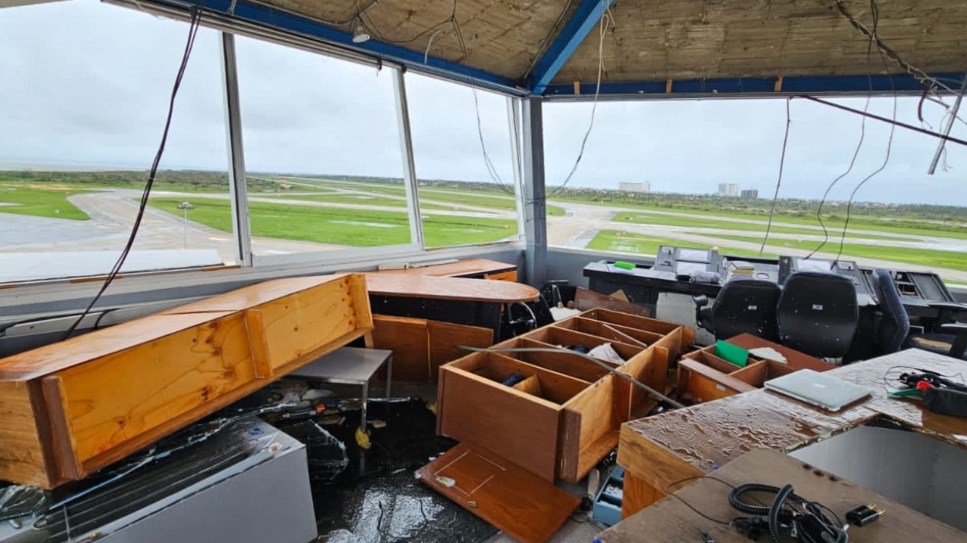 Daños en el Aeropuerto Internacional de Acapulco tras el paso del huracán Otis