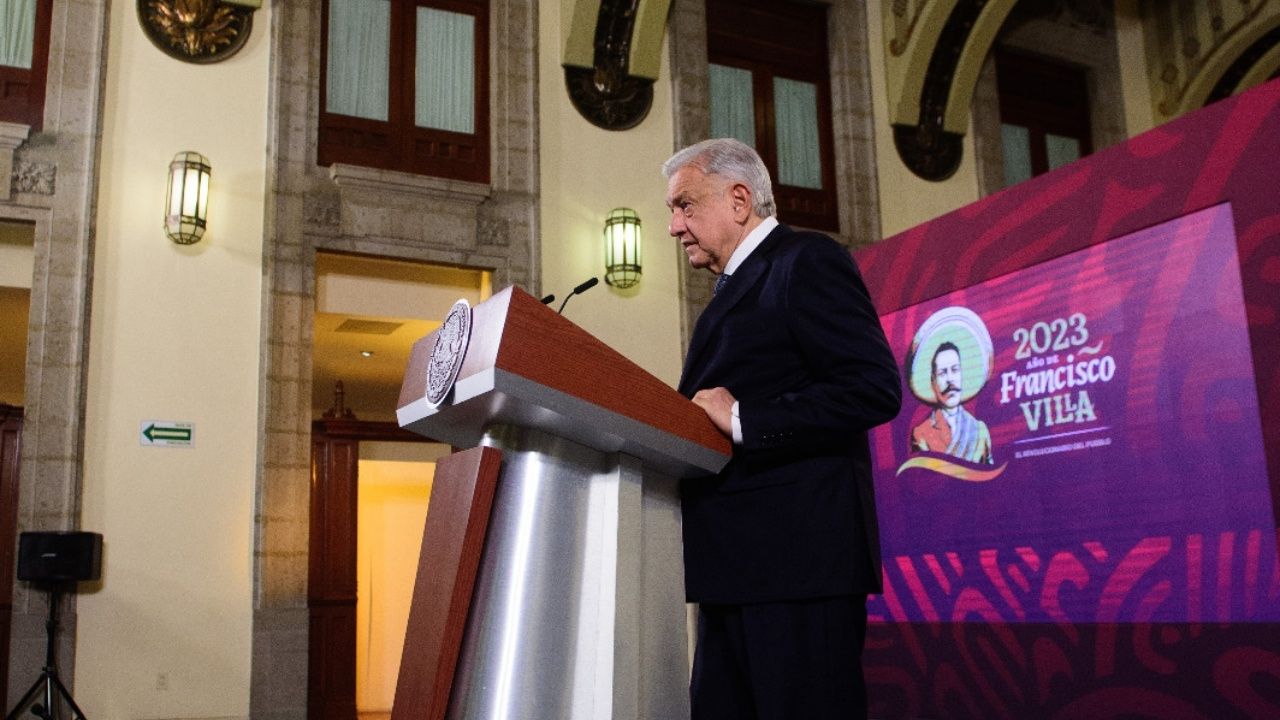 El presidente Andrés Manuel López Obrador presenta su mañanera desde Palacio Nacional