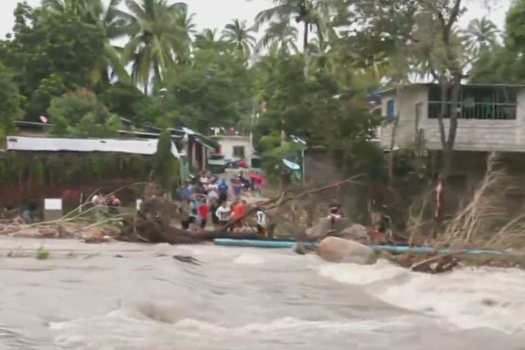 Devastación de Otis, Más Allá de Acapulco, en Xaltianguis Se Llevó Casas